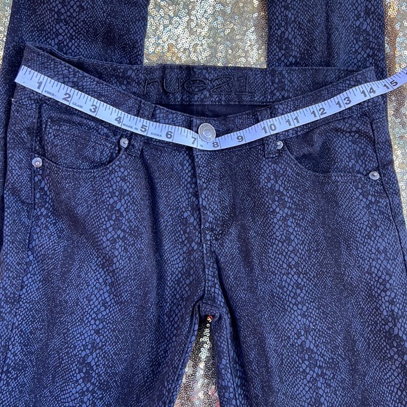 Rue21 snakeskin print skinny jeans 5/6 - Picture 8 of 8